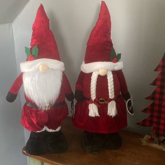 NWT- Santa & Mrs. Claus Greeter Gnome Decorations w/ Extendable Legs 27”-37”H - Picture 15 of 17
